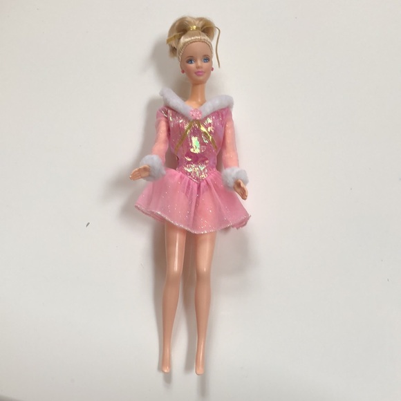 ⭐️Host Pick⭐️ - Jewel Skating Barbie - Picture 5 of 11